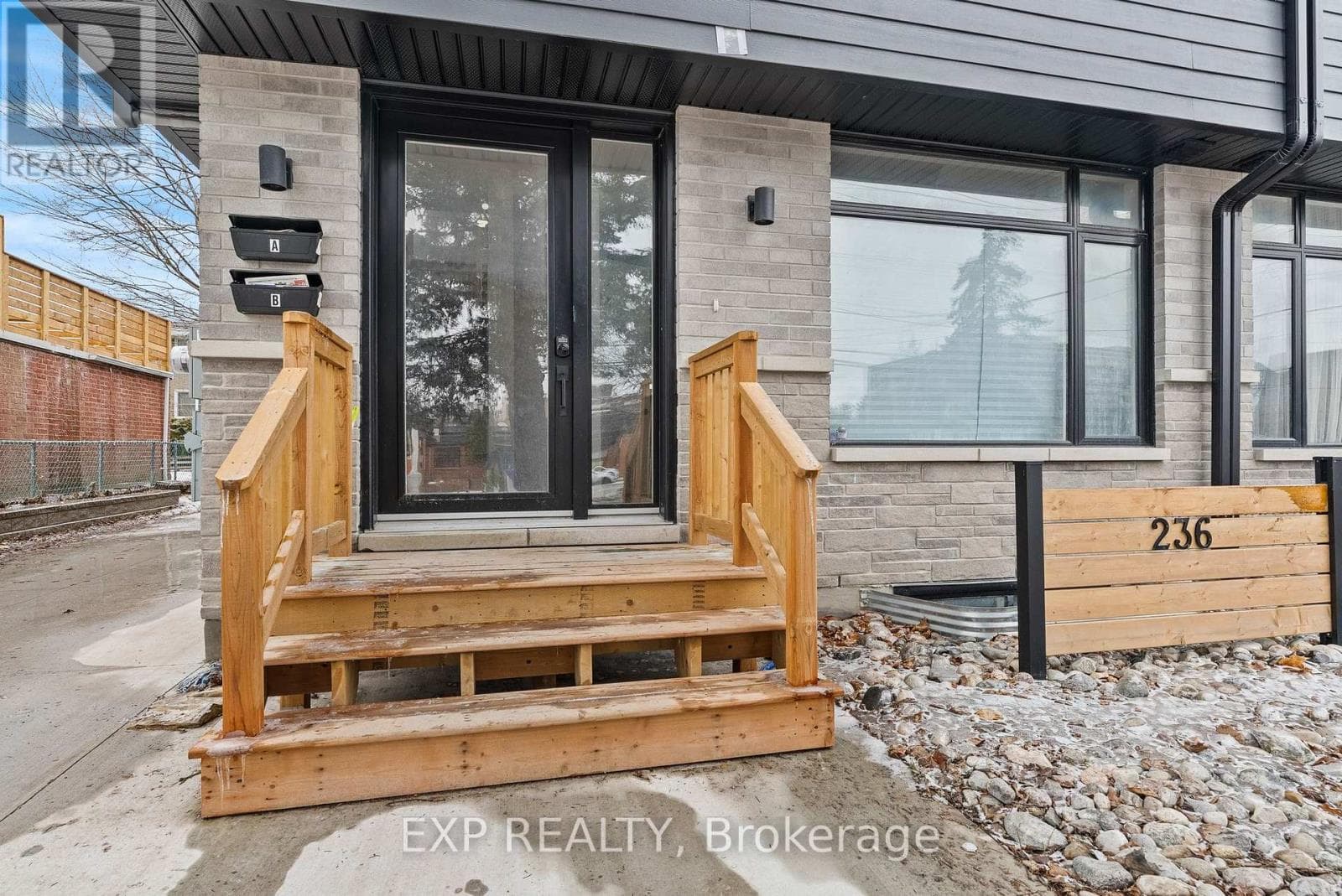 236 Woodroffe Avenue