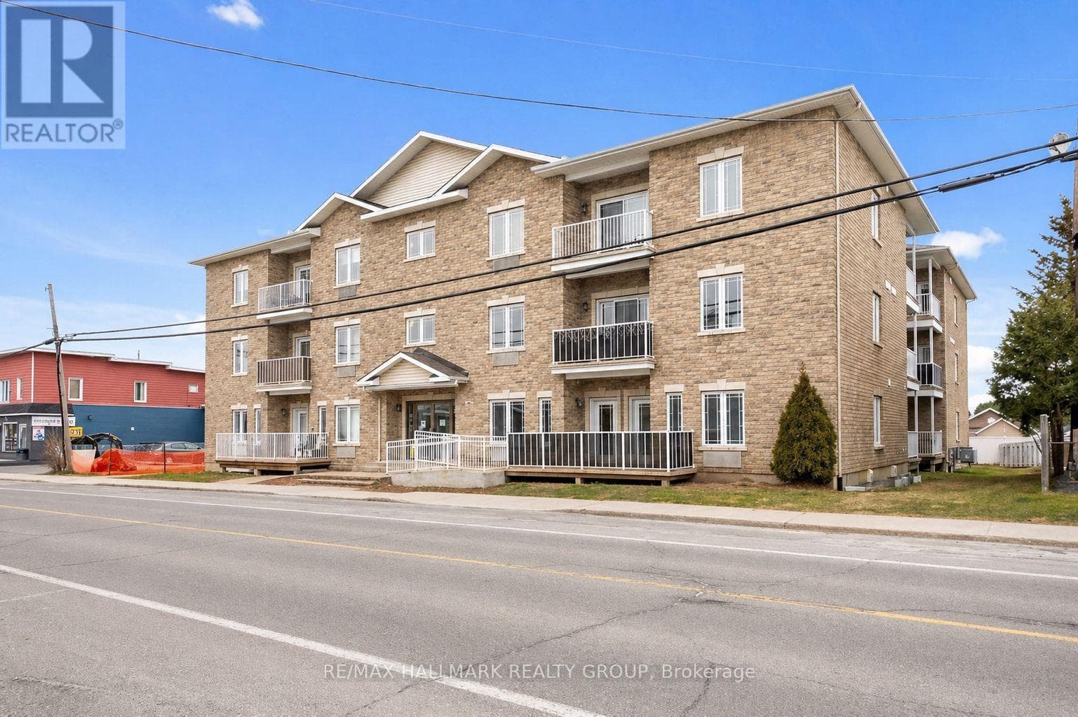 208 - 1026 Laurier Street