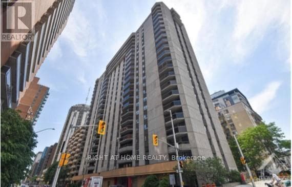706 - 470 Laurier Avenue W