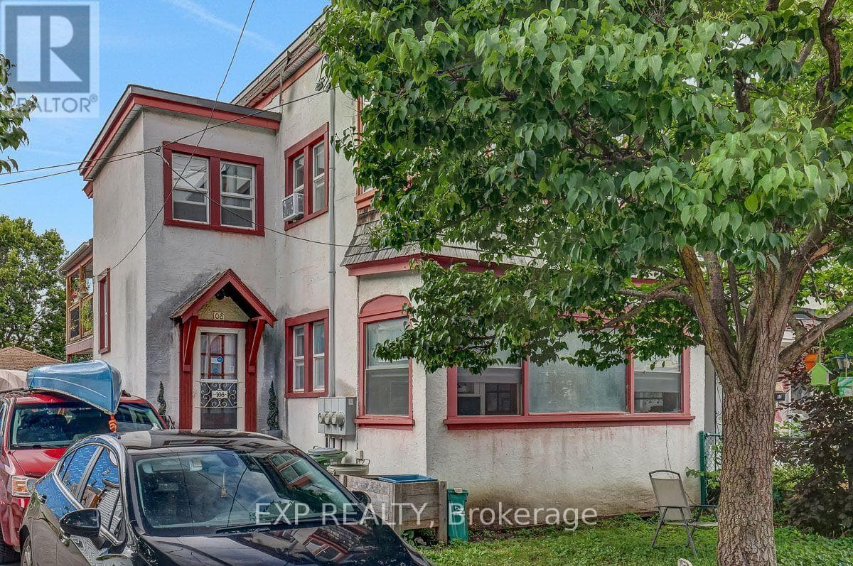 108 Lebreton Street N