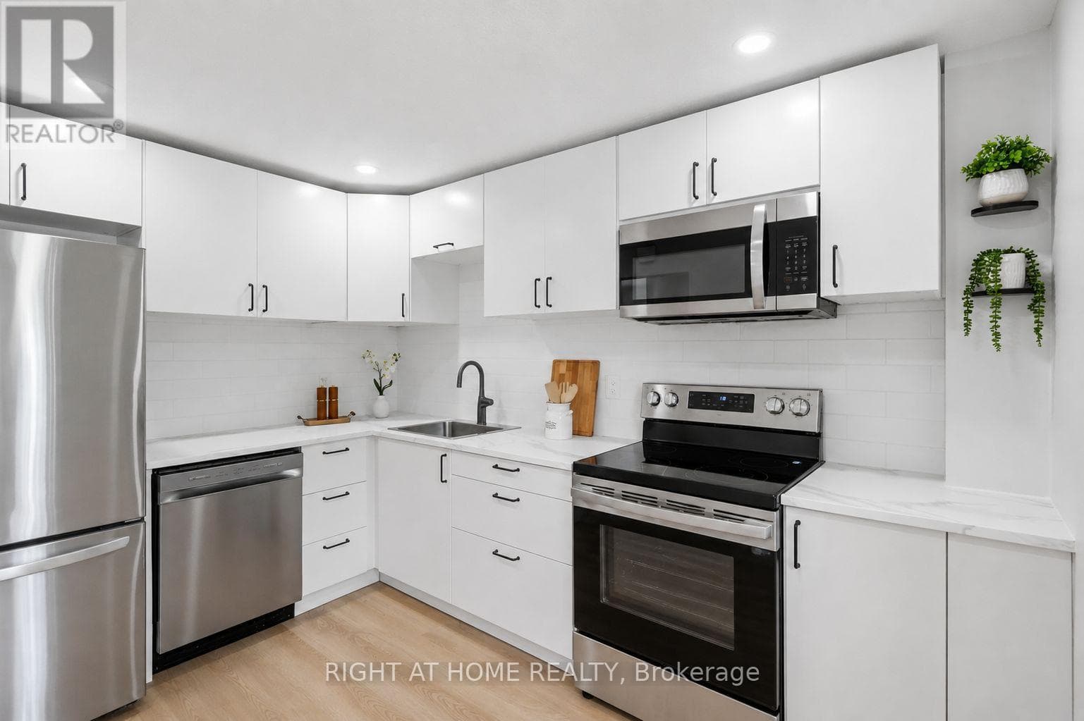 3 - 7874 Jeanne D'Arc Boulevard