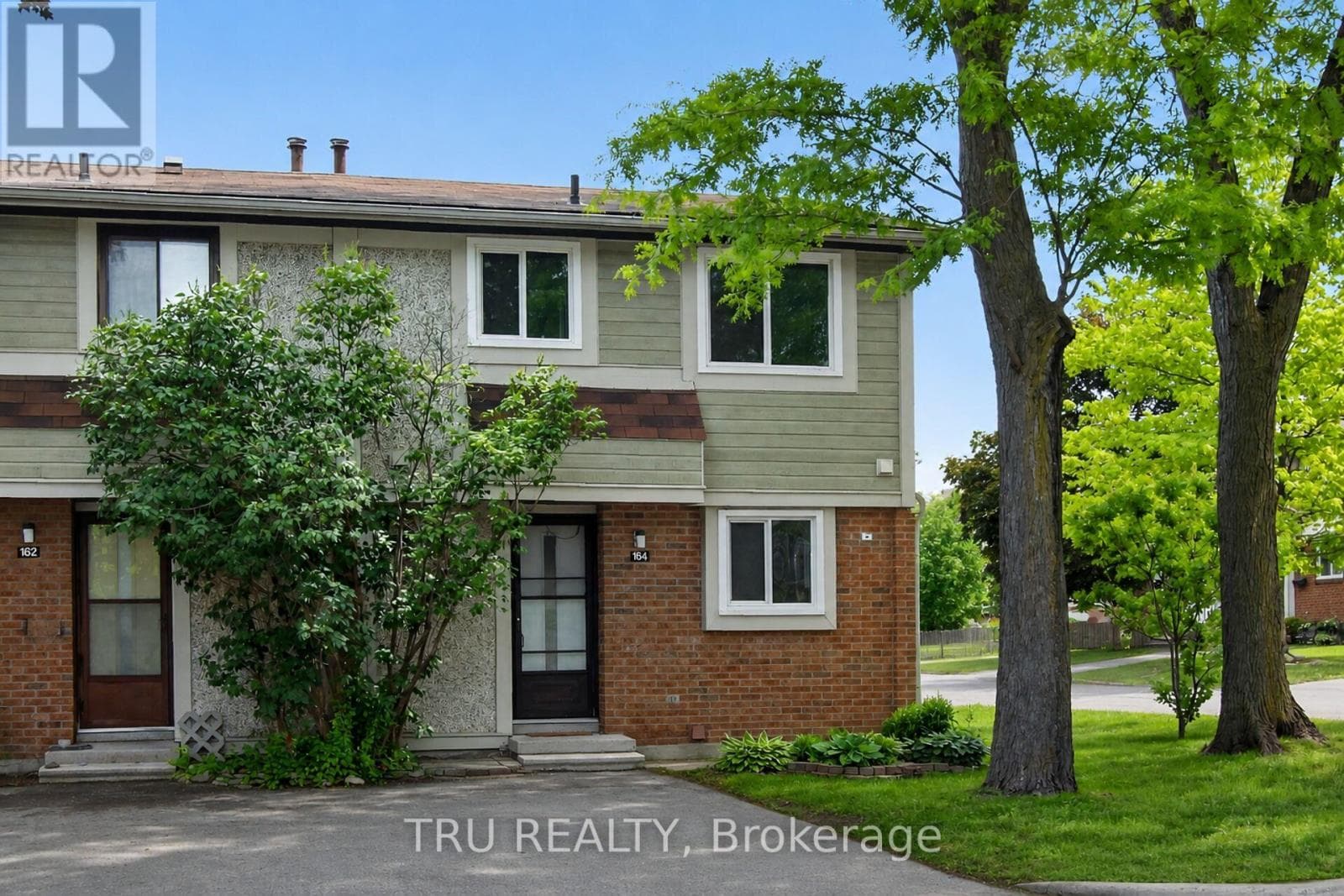 16-164 Barrow Crescent
