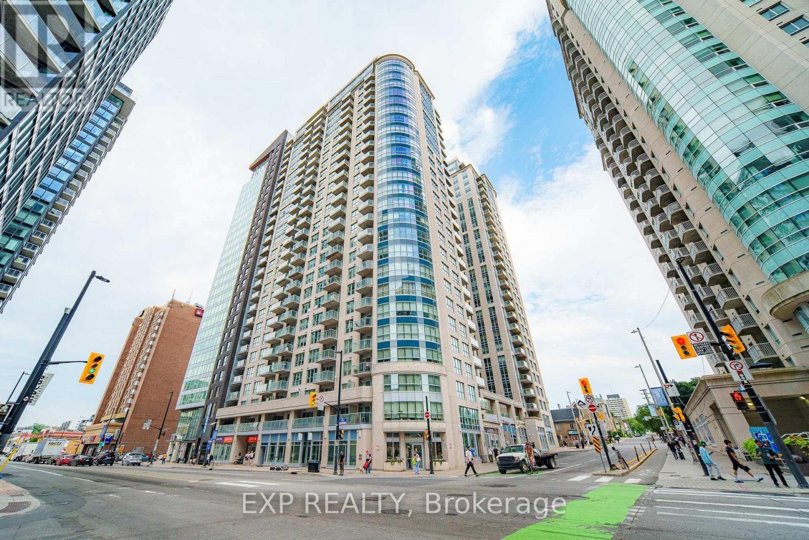 1906 - 242 Rideau Street