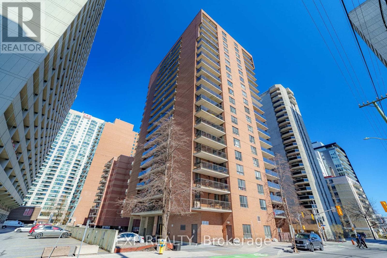 1002 - 475 Laurier Avenue W