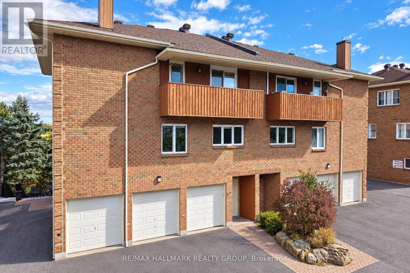 12 - 207 Stratas Court