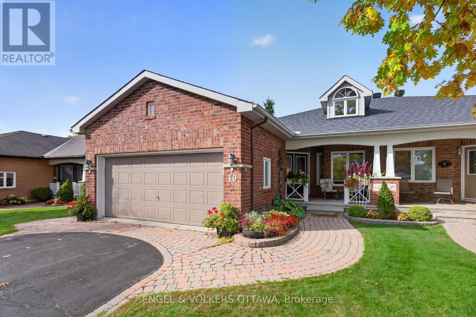 10 Waterthrush Crescent